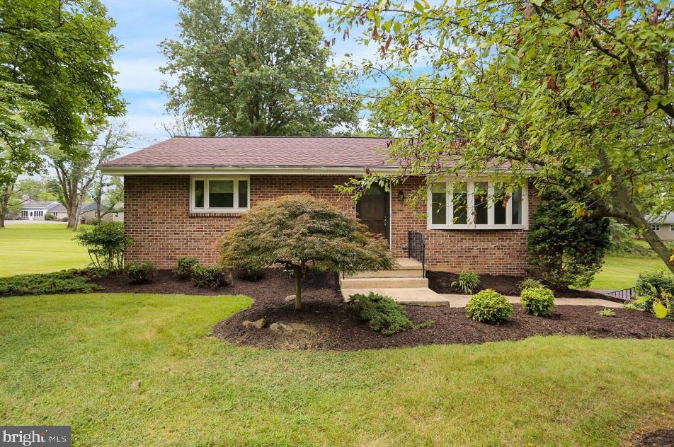 4250 Painted Sky Rd, Reading, PA 19606-9040