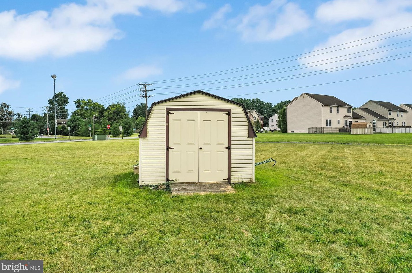 329 Buckhead Ln, Douglassville PA  19518-9628 exterior