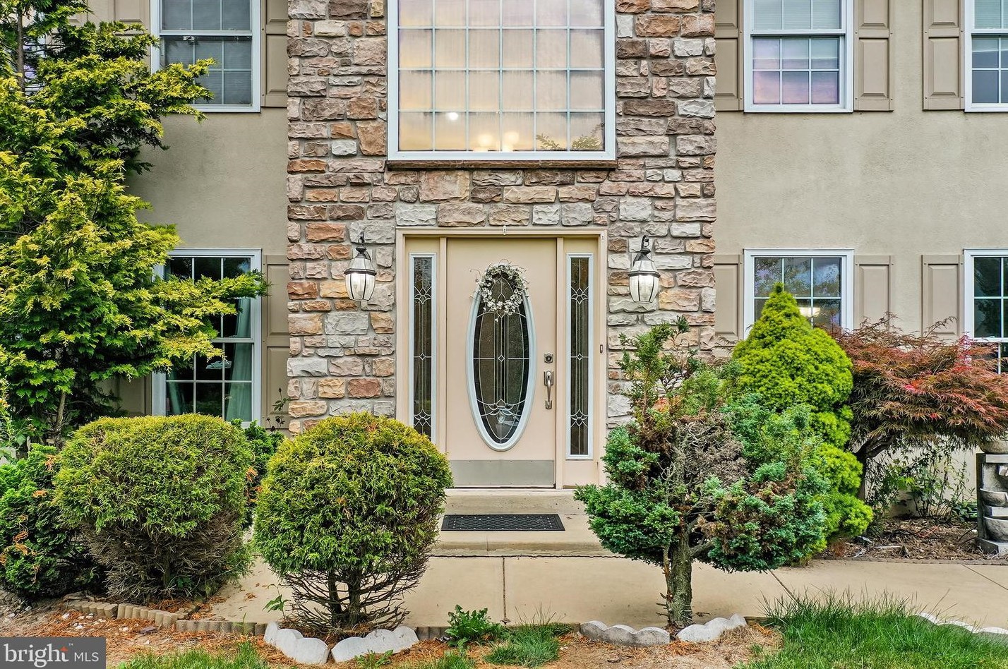 329 Buckhead Ln, Douglassville, PA 19518-9628