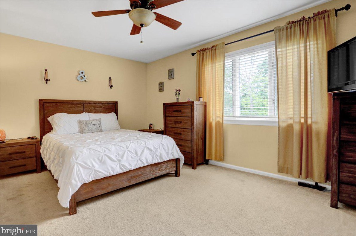 10 Lenape Ln, Douglassville PA  19518-1556 exterior