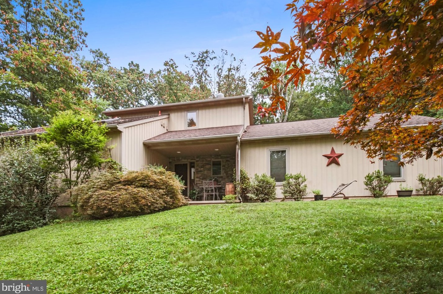 237 Gebhart School Rd, Hummels Store, PA 19540-8730