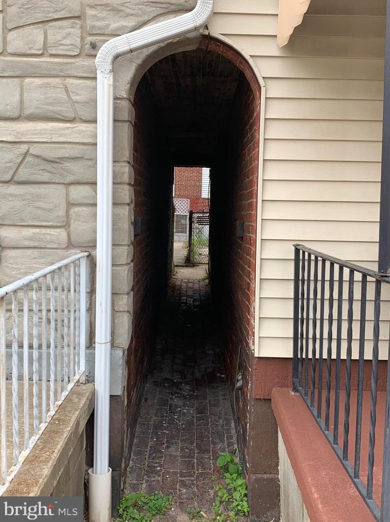 924 Marion St, Reading, PA 19604-2136