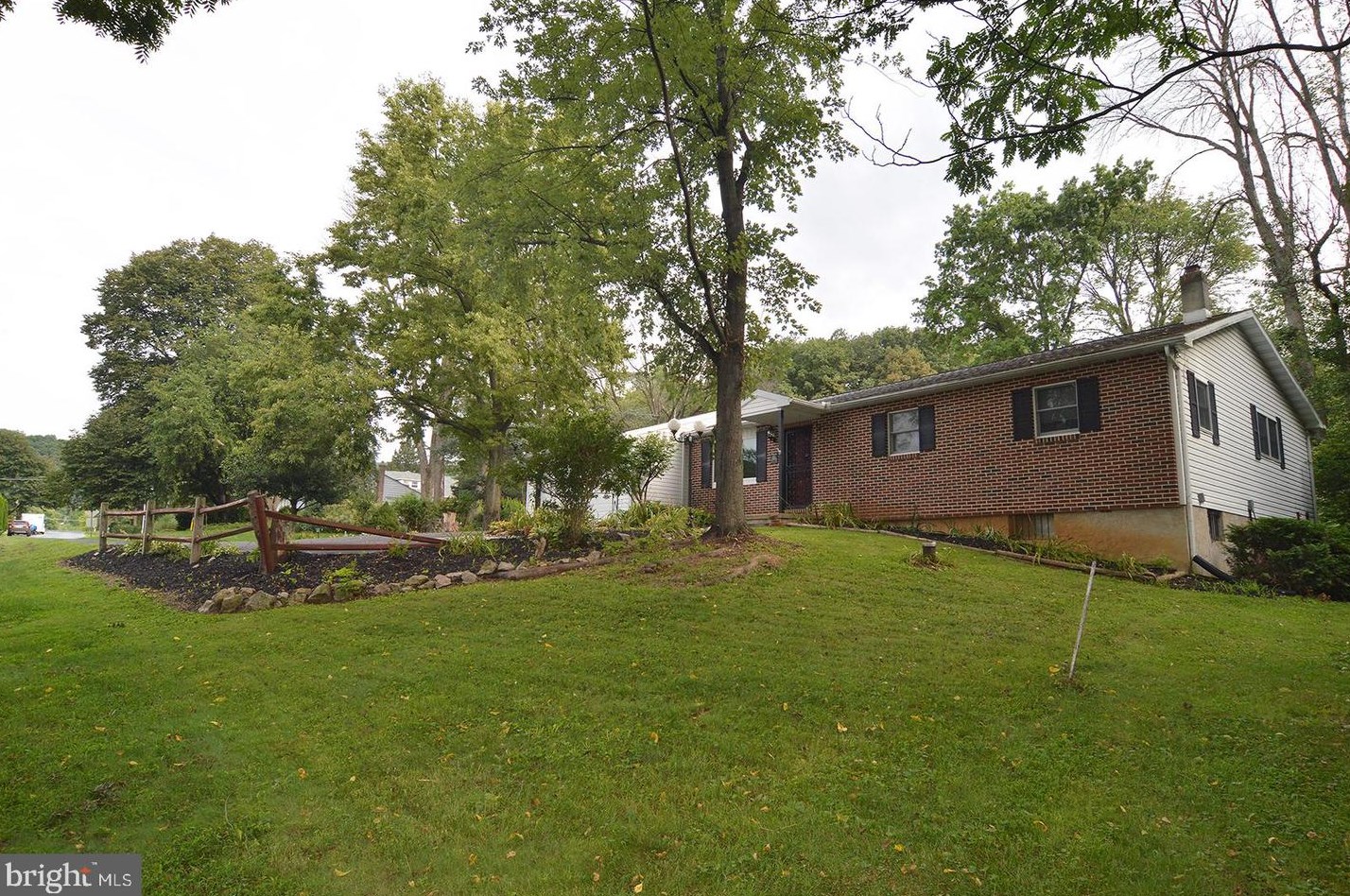 3705 East Ave, Reading, PA 19606-2944