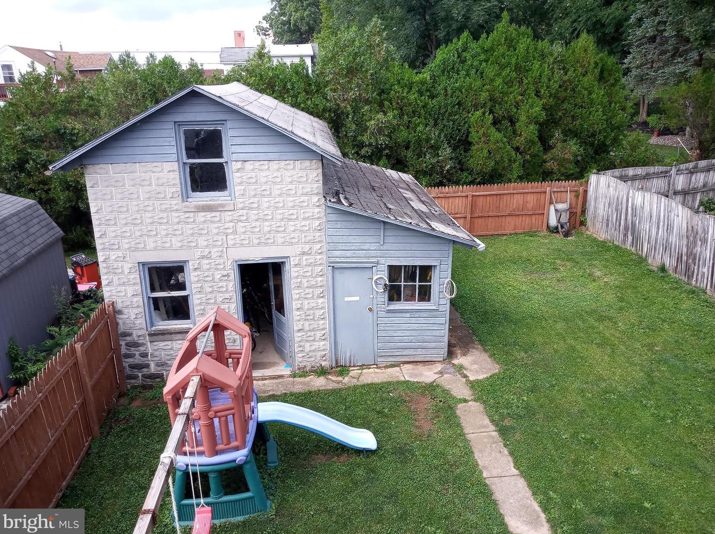 1611 Bennett St, Reading PA  19605-2740 exterior