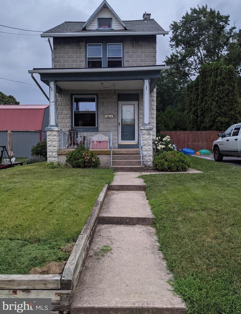 1611 Bennett St, Reading PA  19605-2740 exterior