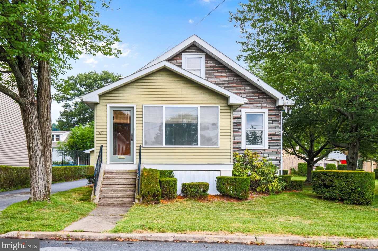 13 Midland Ave, Reading, PA 19606-1330