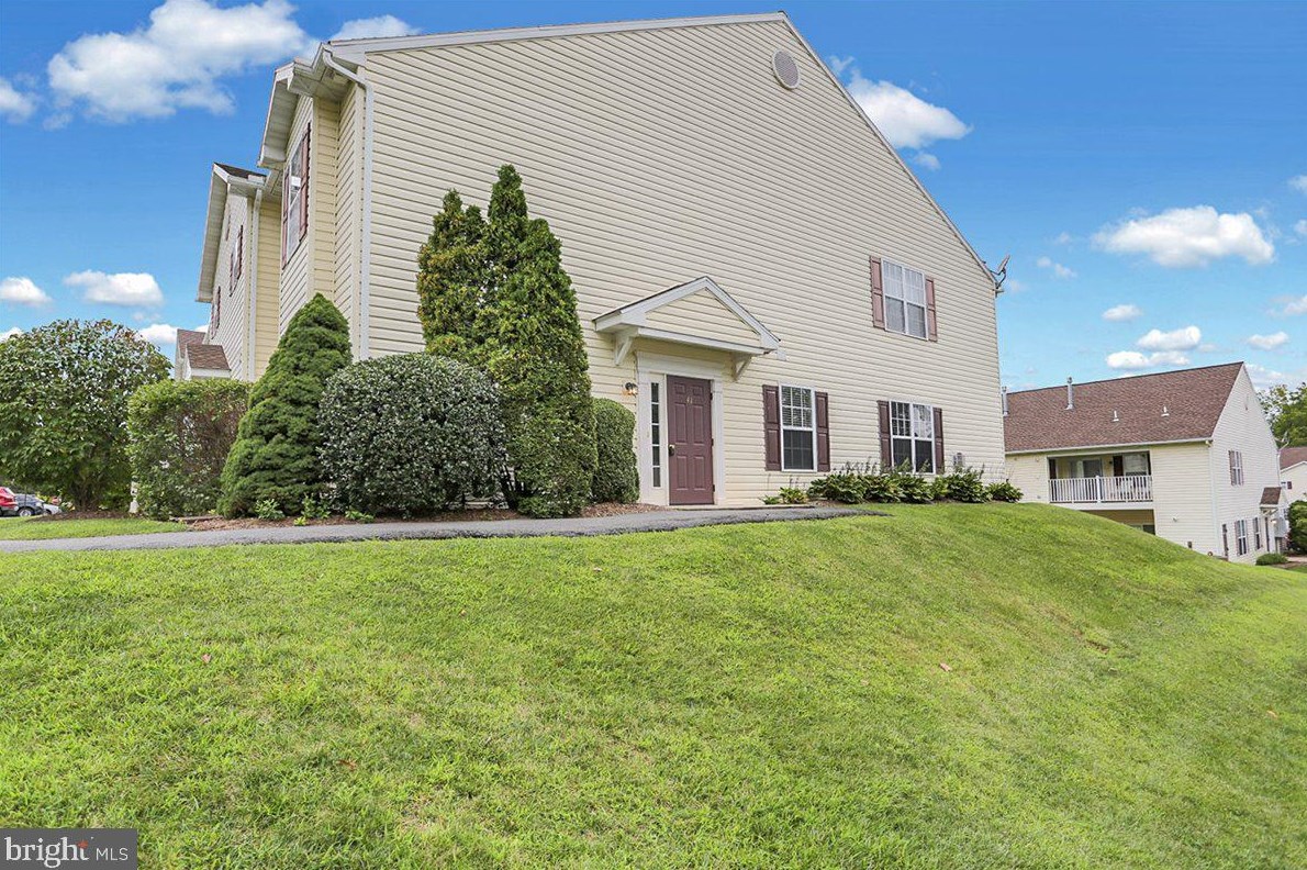 41 Christine Dr, Reading, PA 19606-3387