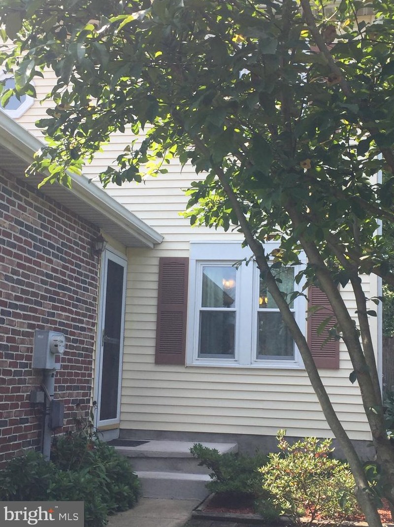 202 Adams Dr, Womelsdorf, PA 19567-1400