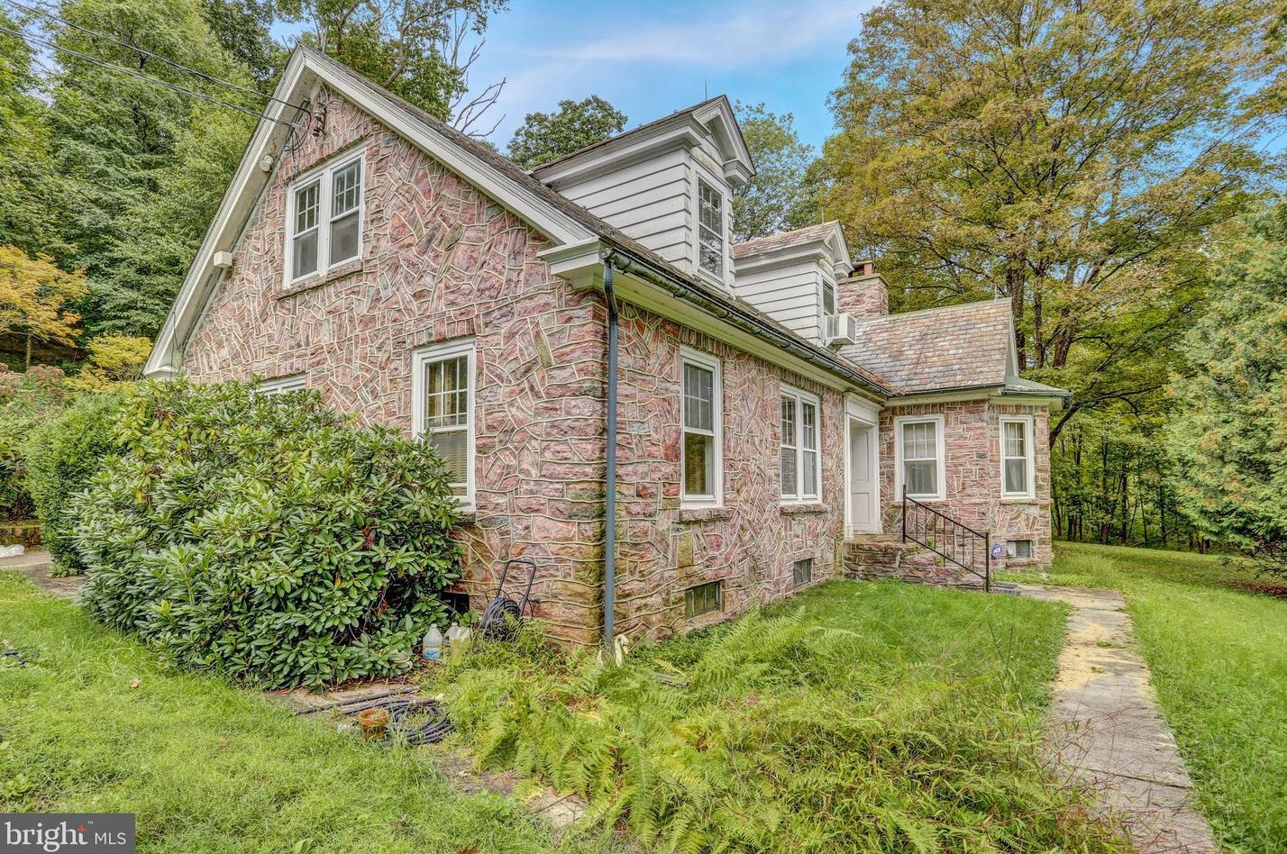 2 Stony Run Valley Rd, Steinsville, PA 19529