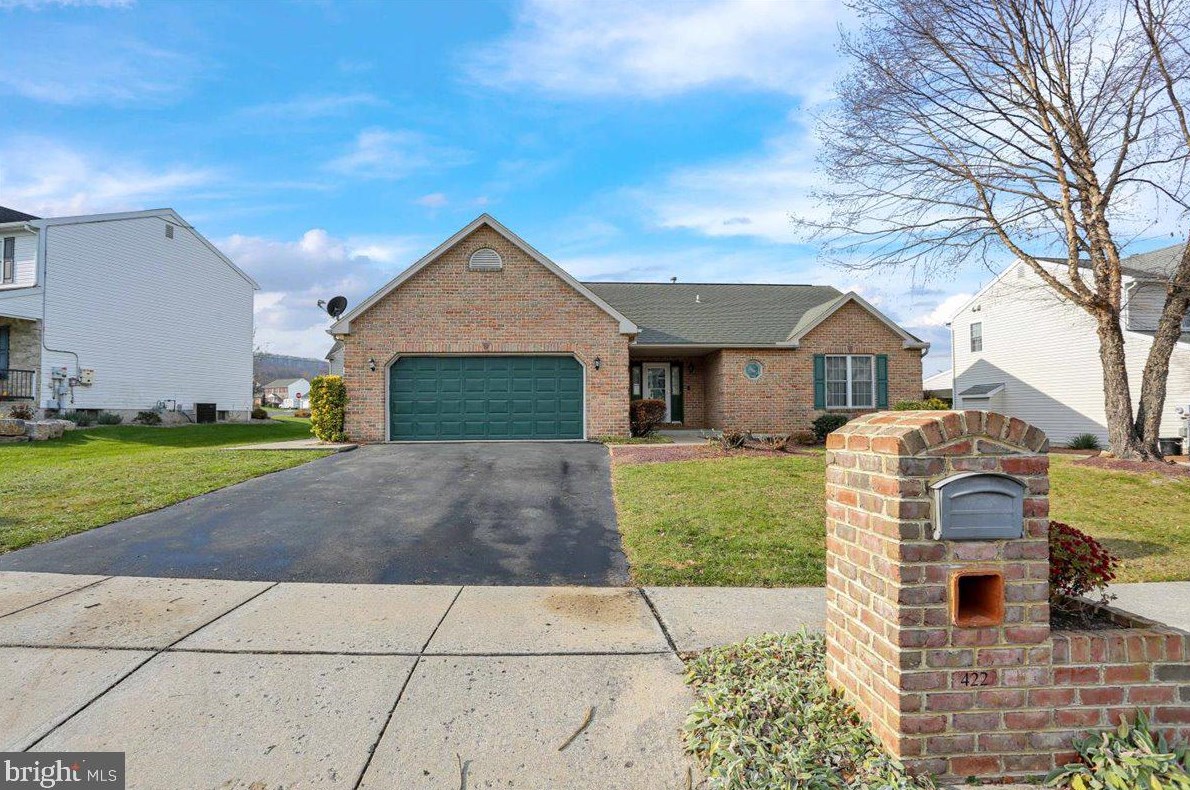 422 Merion Dr, Reading, PA 19608-2126