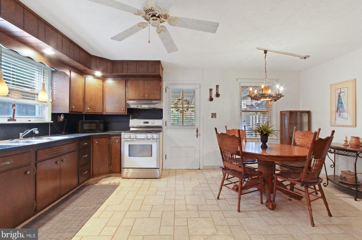 1126 Carsonia Ave, Reading PA  19606-1208 exterior