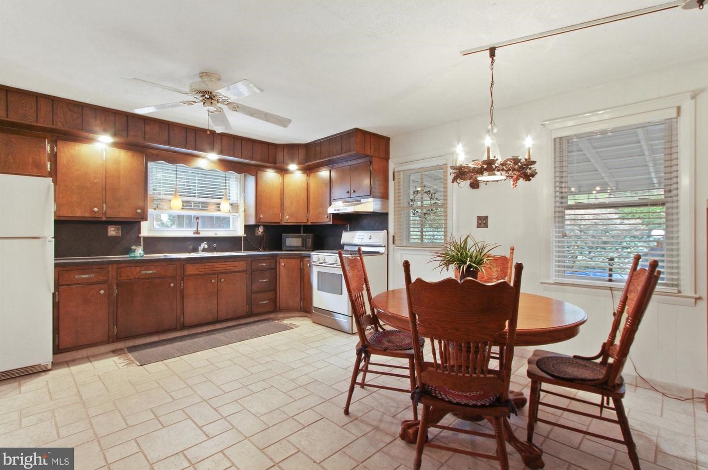 1126 Carsonia Ave, Reading PA  19606-1208 exterior