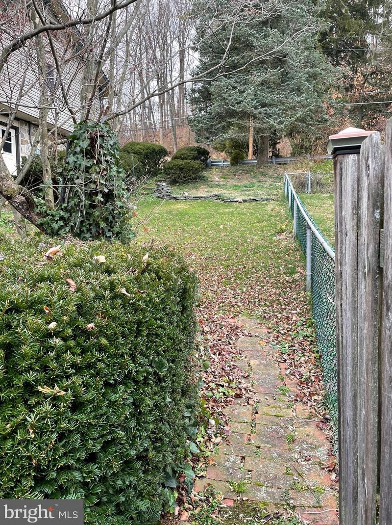 1126 Carsonia Ave, Reading PA  19606-1208 exterior