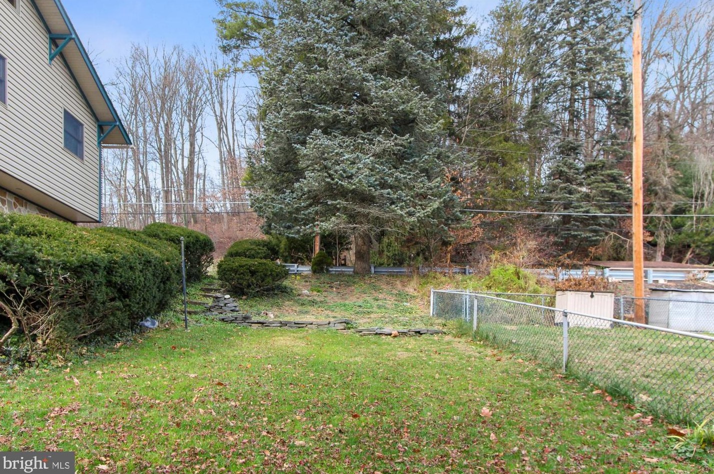 1126 Carsonia Ave, Reading PA  19606-1208 exterior