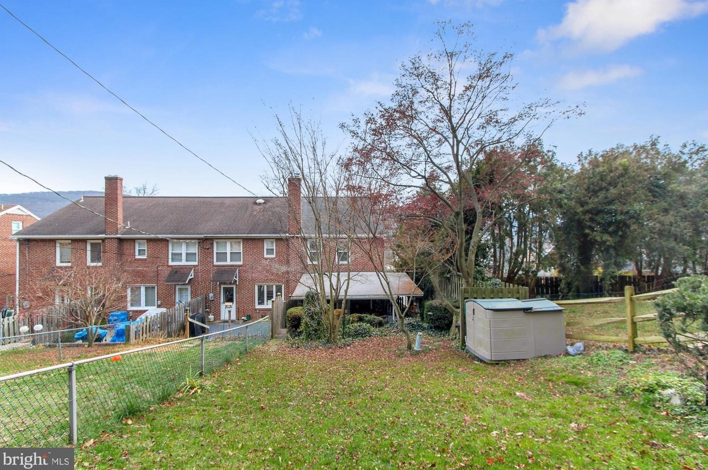 1126 Carsonia Ave, Reading PA  19606-1208 exterior