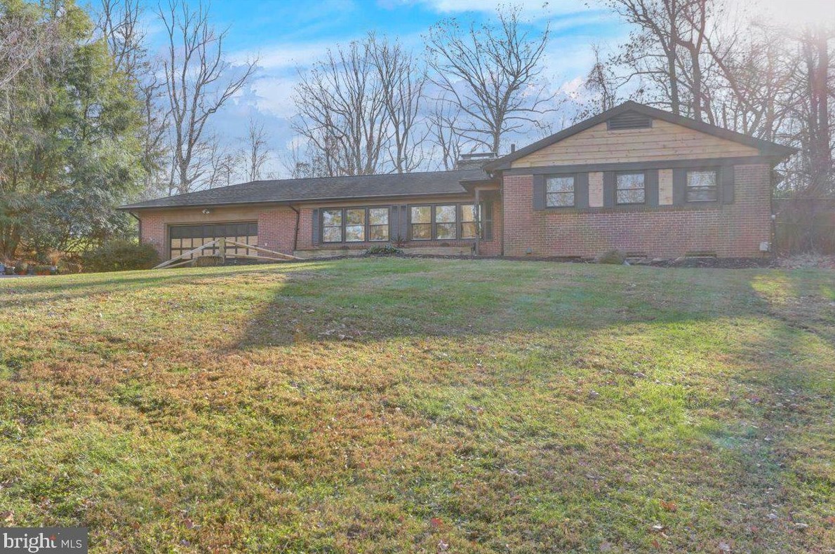 295 Candy Rd, Hummels Store, PA 19540-8318