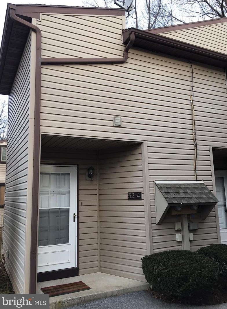 52 Holly Dr, Reading, PA 19606-3267