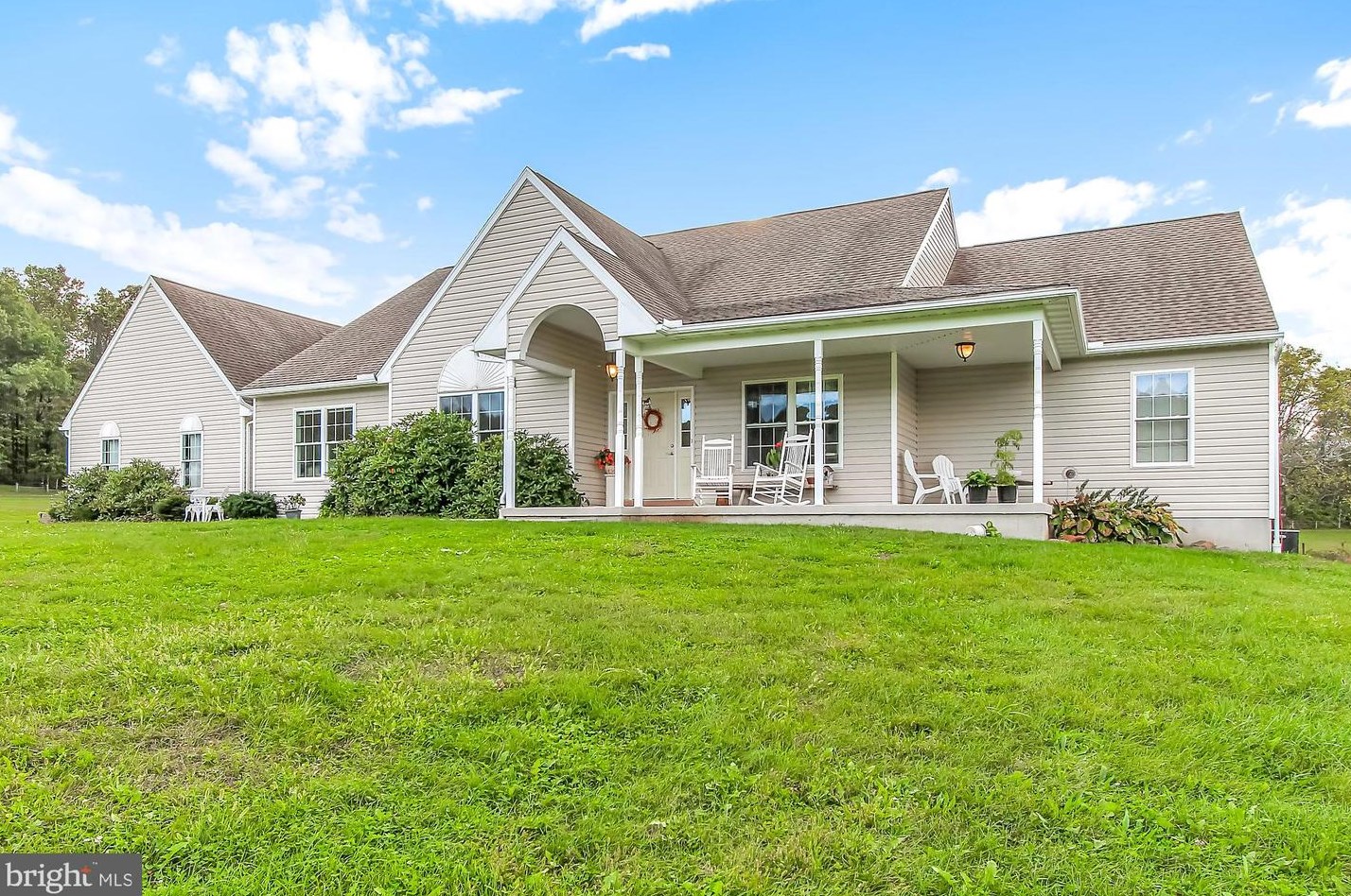 46 Smoketown Rd, Mertztown, PA 19539-9642