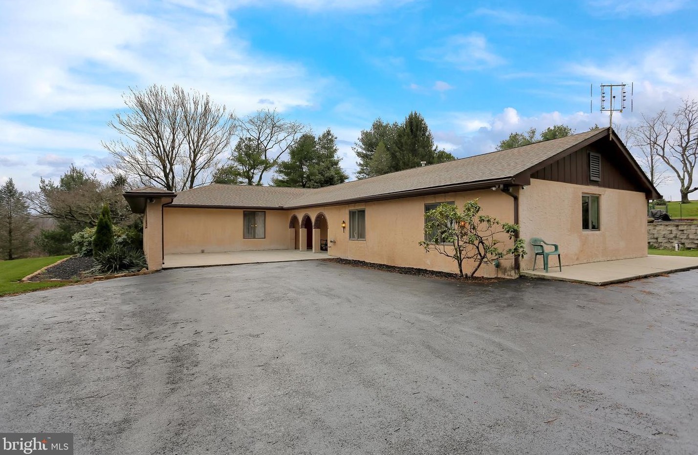3088 Seisholtzville Rd, Macungie, PA 18062