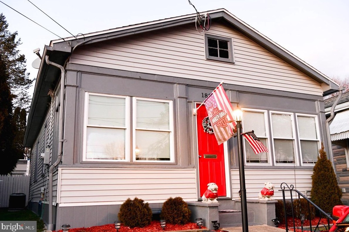 1827 Portland Ave, Reading, PA 19609-2022