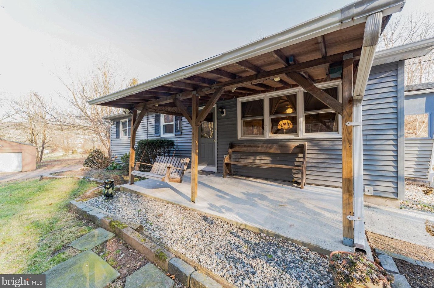 27 Candy Rd, Hummels Store, PA 19540-8312