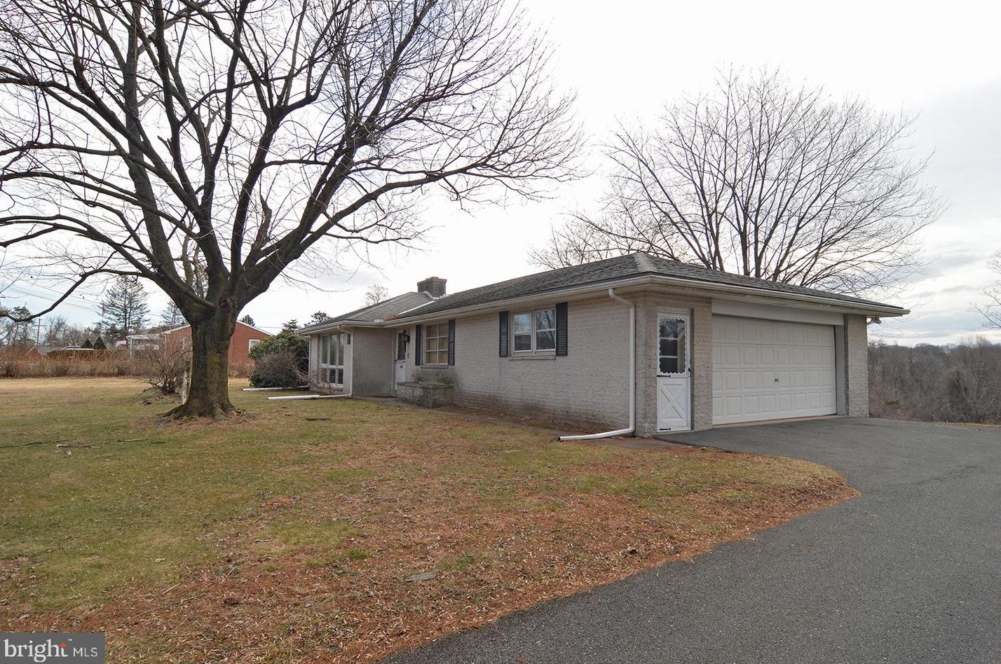 194 Pennypacker Rd, Hummels Store, PA 19540-7823