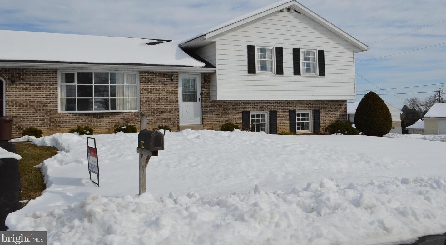 200 Blackwood Dr, Reading, PA 19606-2404