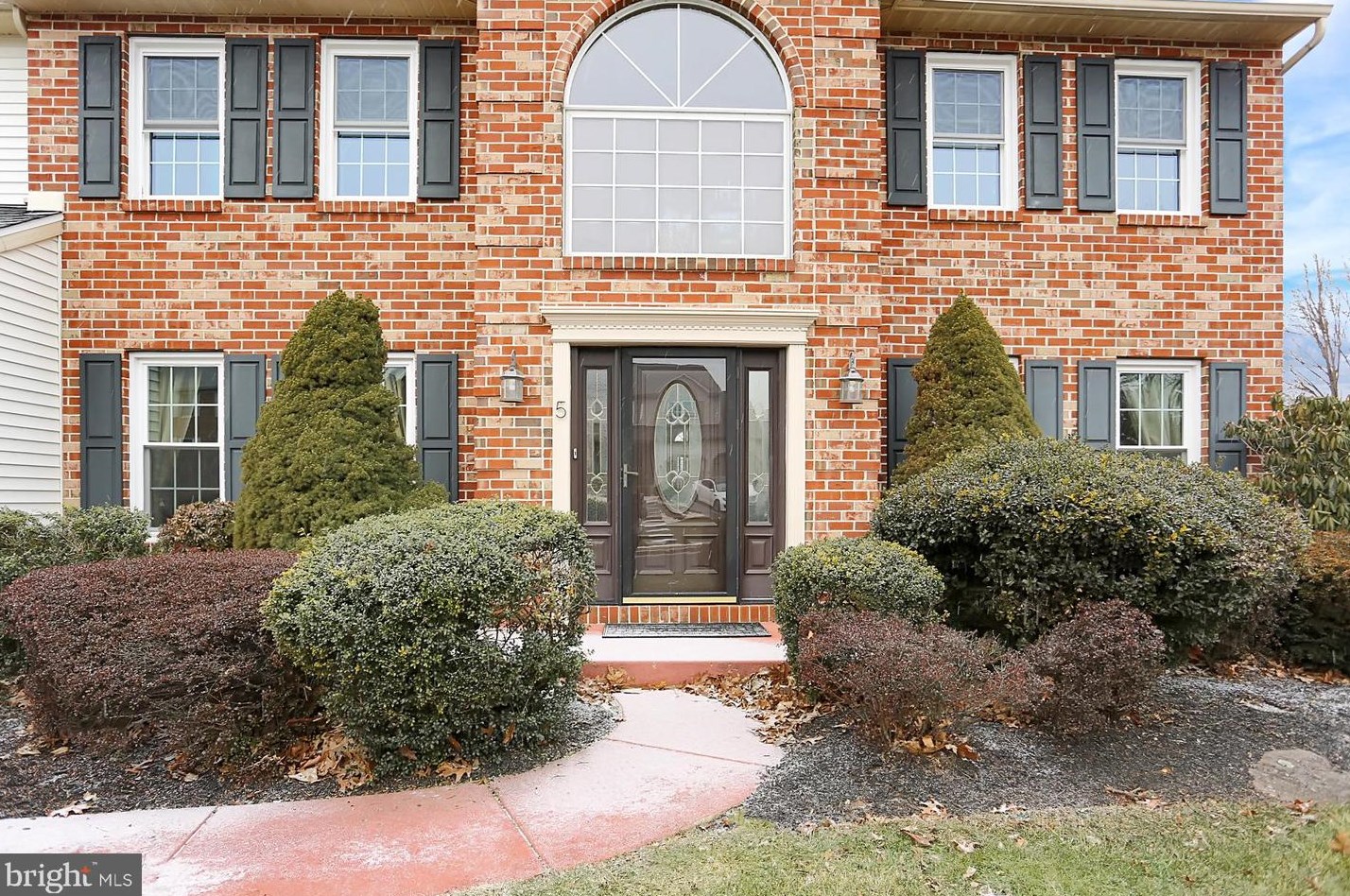 5 Pacific Ave, Reading, PA 19608-9789