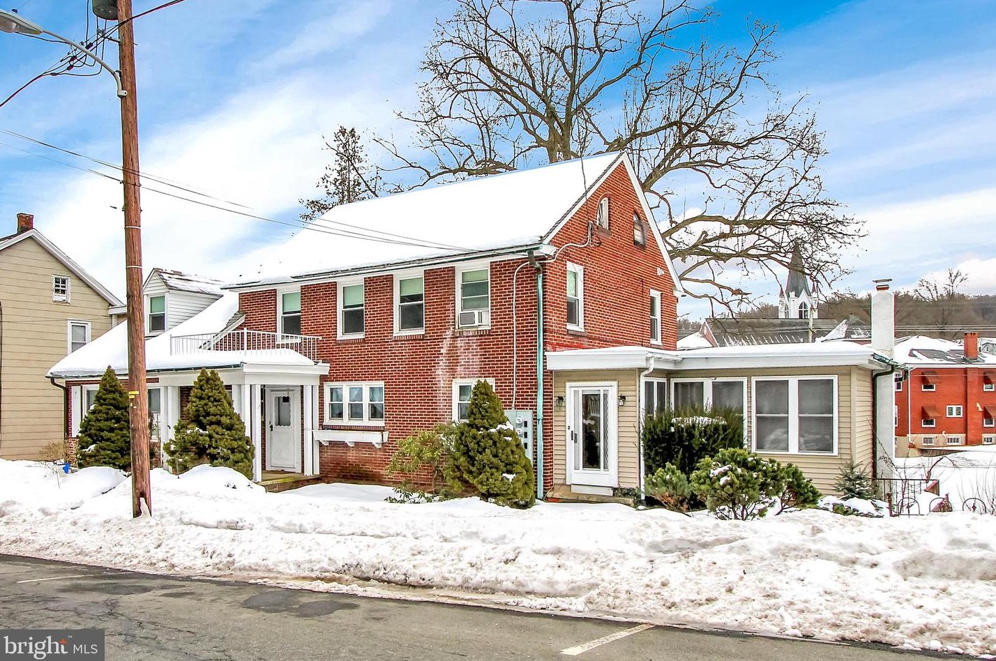 22 Wyomissing Ave, Hummels Store, PA 19540-1715