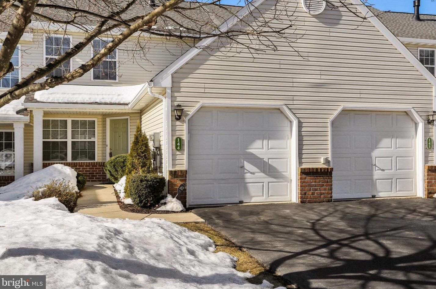 144 Hickory Ln, Reading, PA 19610-1057