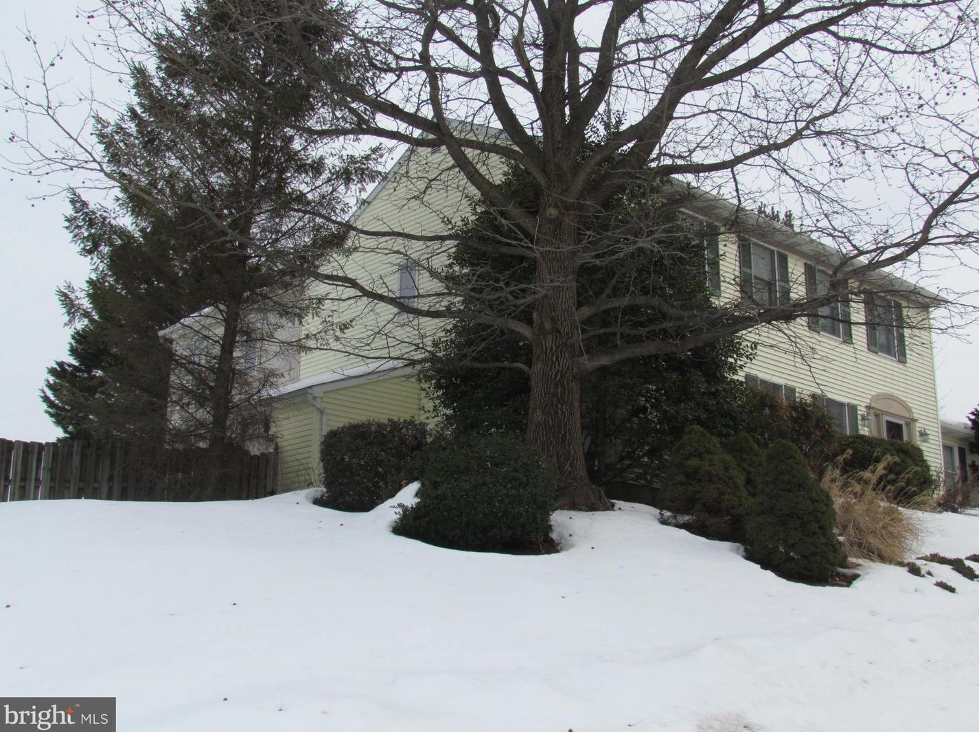 228 New Castle Dr, Reading, PA 19607-2880