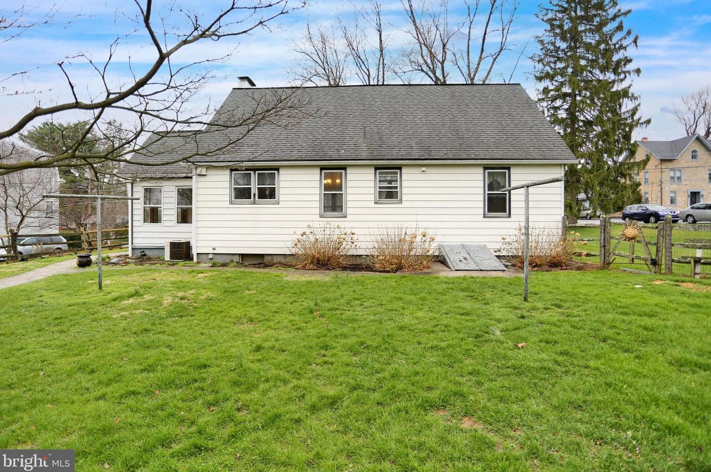2610 Hill Rd, Reading, PA 19606-9220