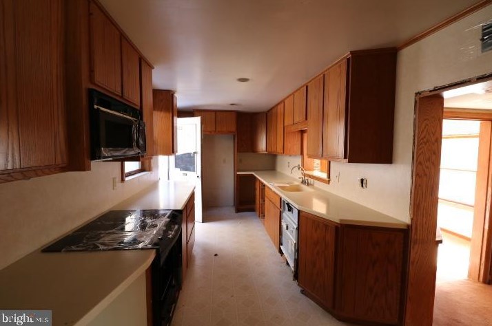 1082 Fairview Dr, Reading, PA 19605-9308