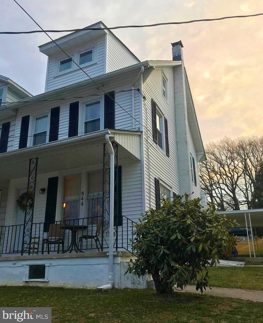 844 Scenic Dr, Hummels Store, PA 19540-2000