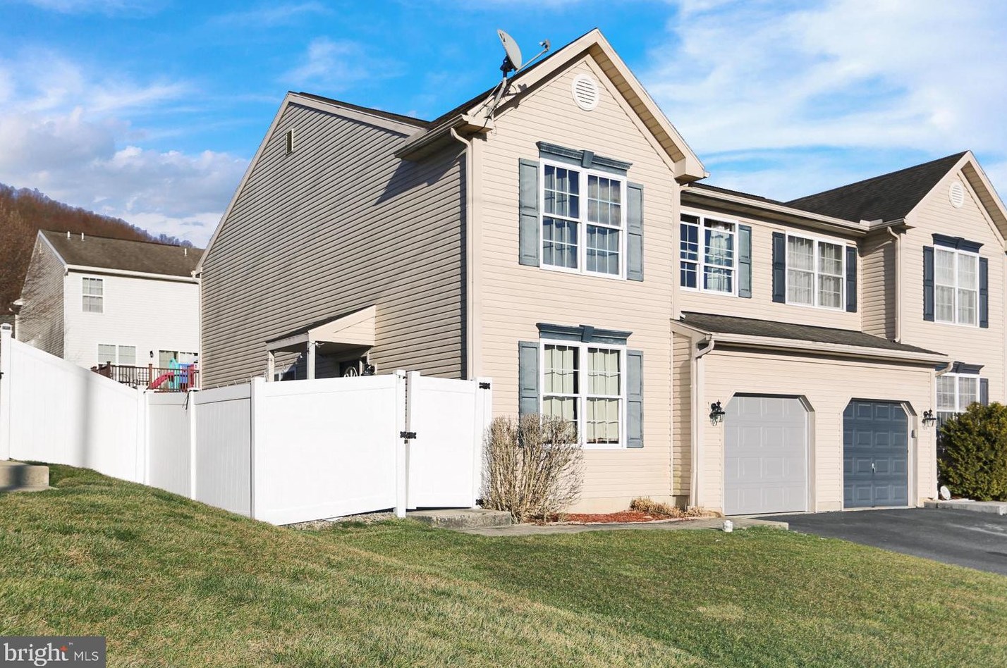 342 Crystal Rock Rd, Spring Valley, PA 19560