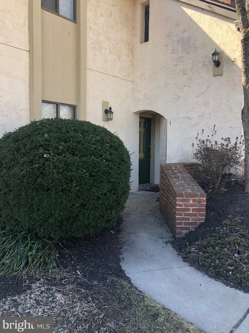 1 Pine Woods Ct, Reading PA  19607-3340 exterior