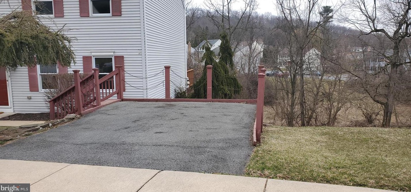 417 Grove Ave, Hummels Store, PA 19540-1331
