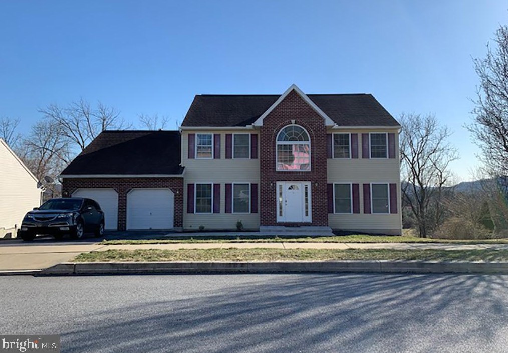 10 Sawgrass Dr, Reading, PA 19606-9626