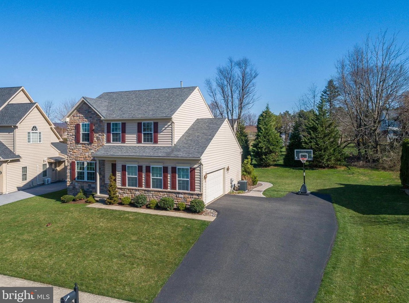 1674 Thistle Dr, Reading, PA 19610-1270