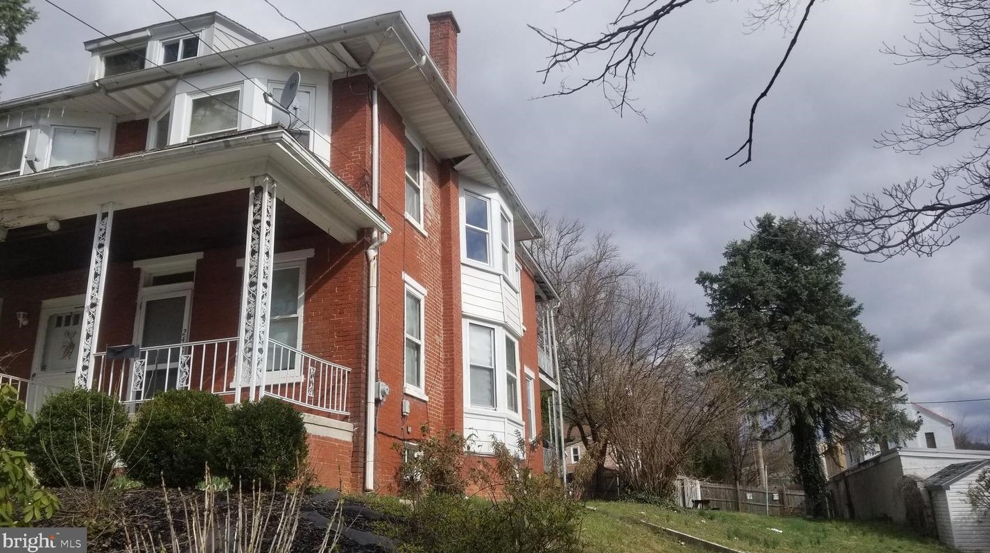 2437 Cumberland Ave, Reading, PA 19606-2019