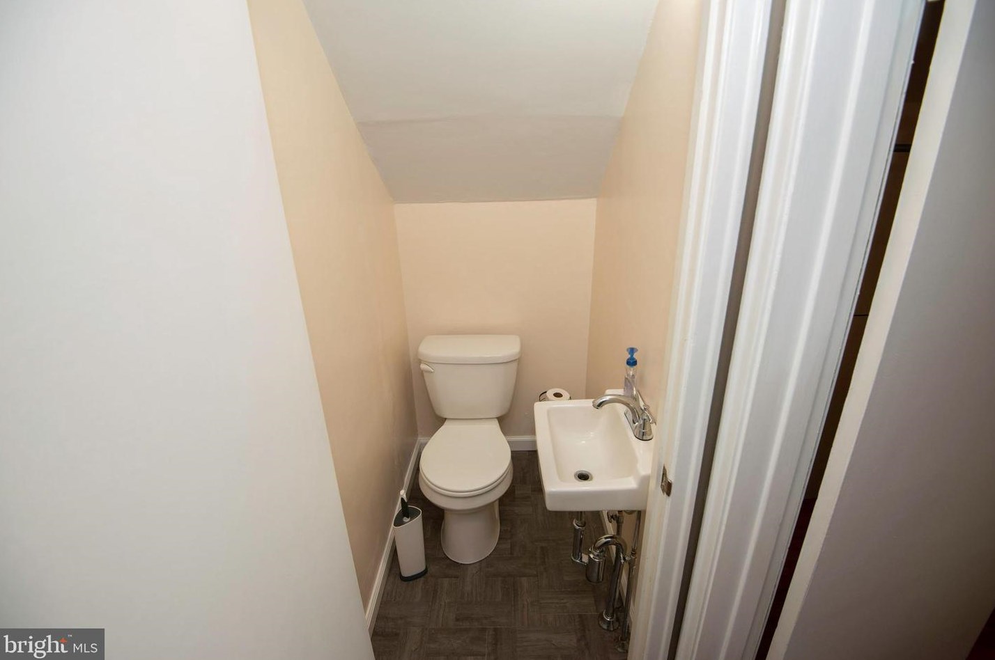 530 Dorchester Ave, Reading PA  19609-2323 exterior