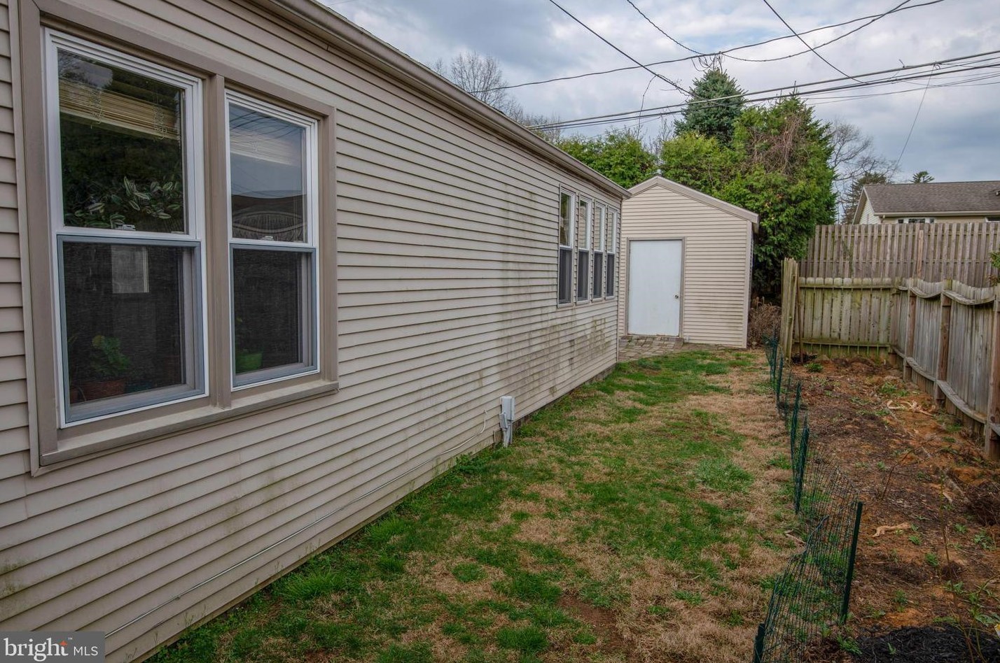 530 Dorchester Ave, Reading PA  19609-2323 exterior