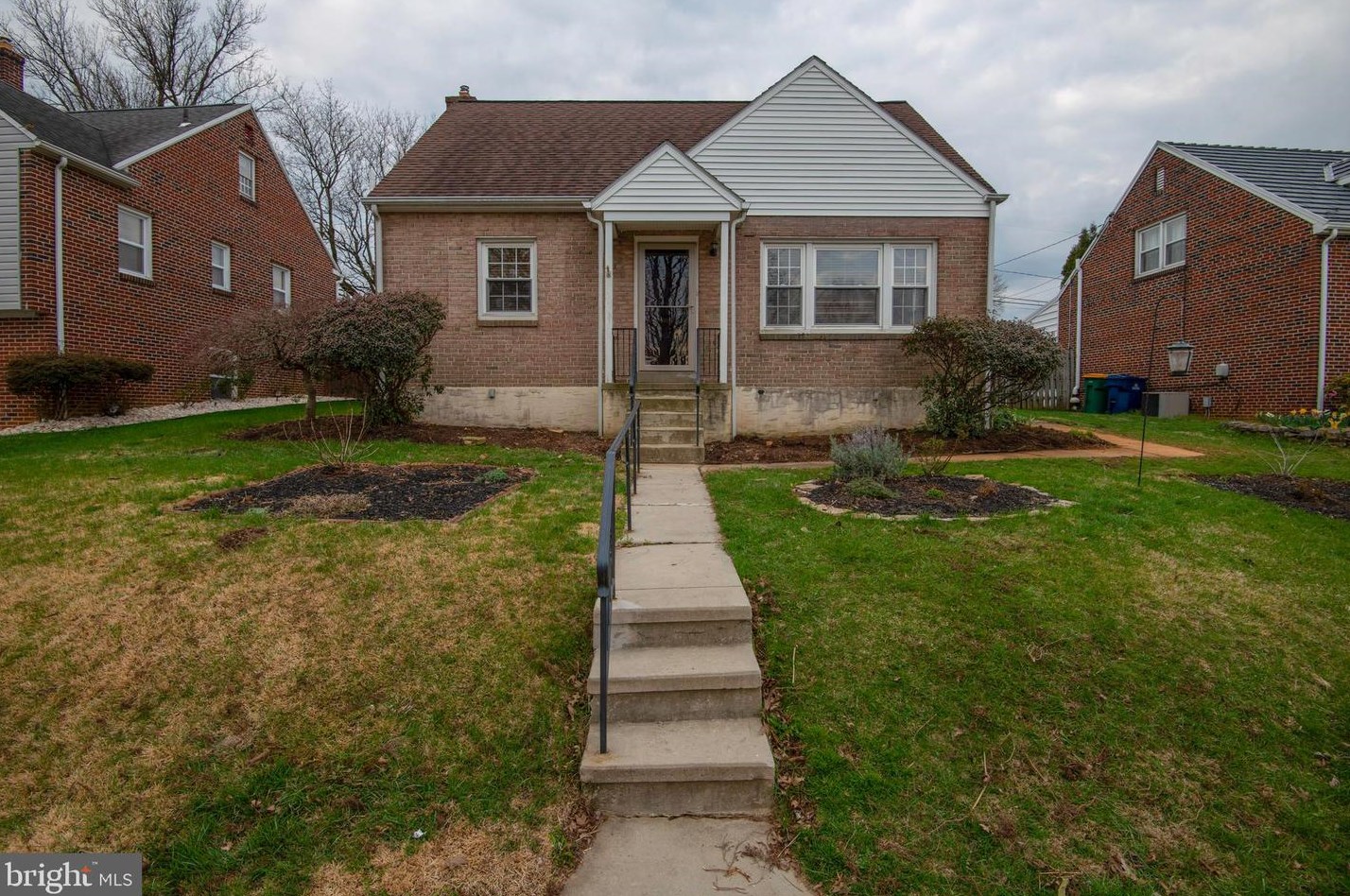 530 Dorchester Ave, Reading PA  19609-2323 exterior