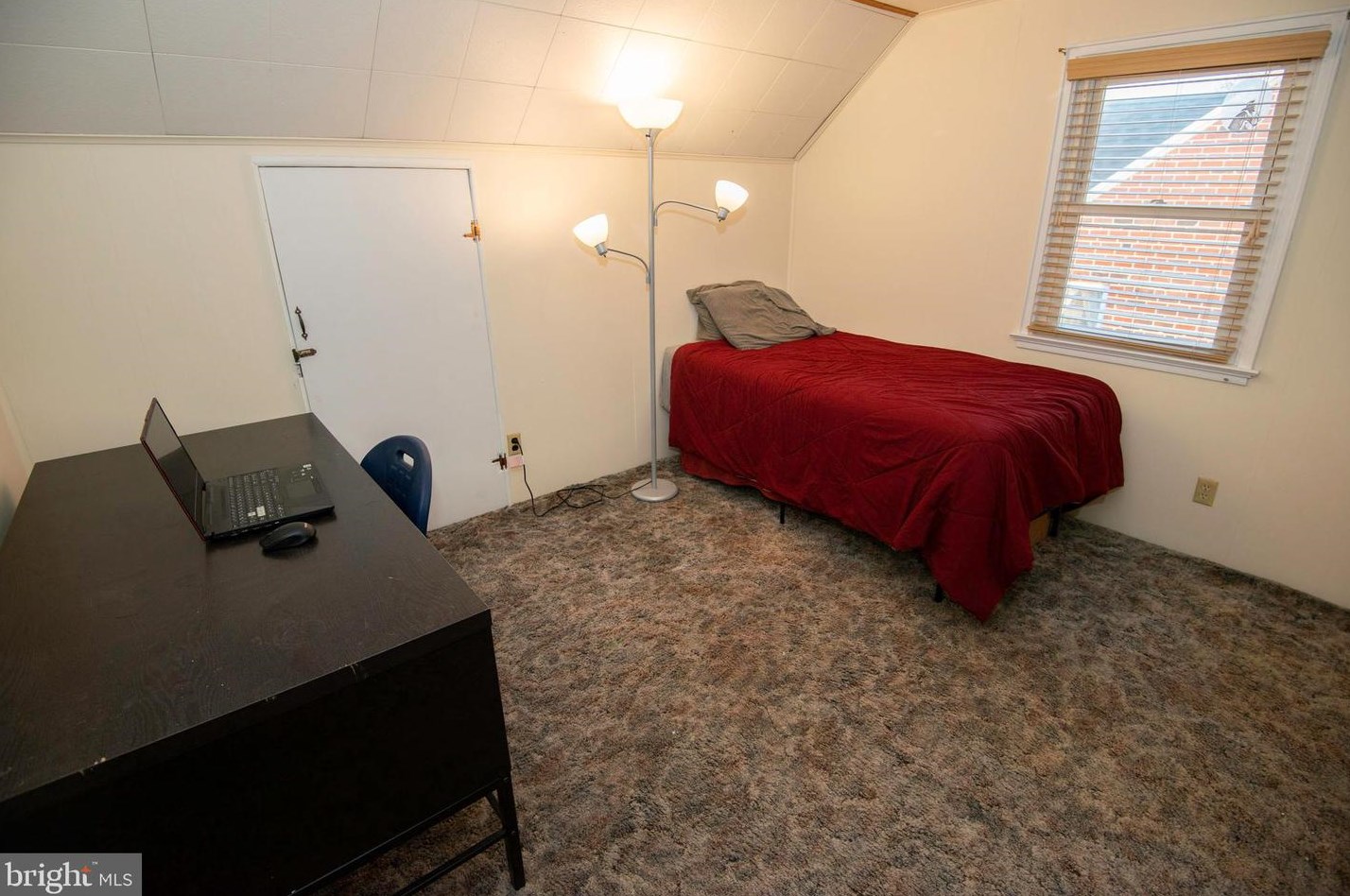 530 Dorchester Ave, Reading PA  19609-2323 exterior