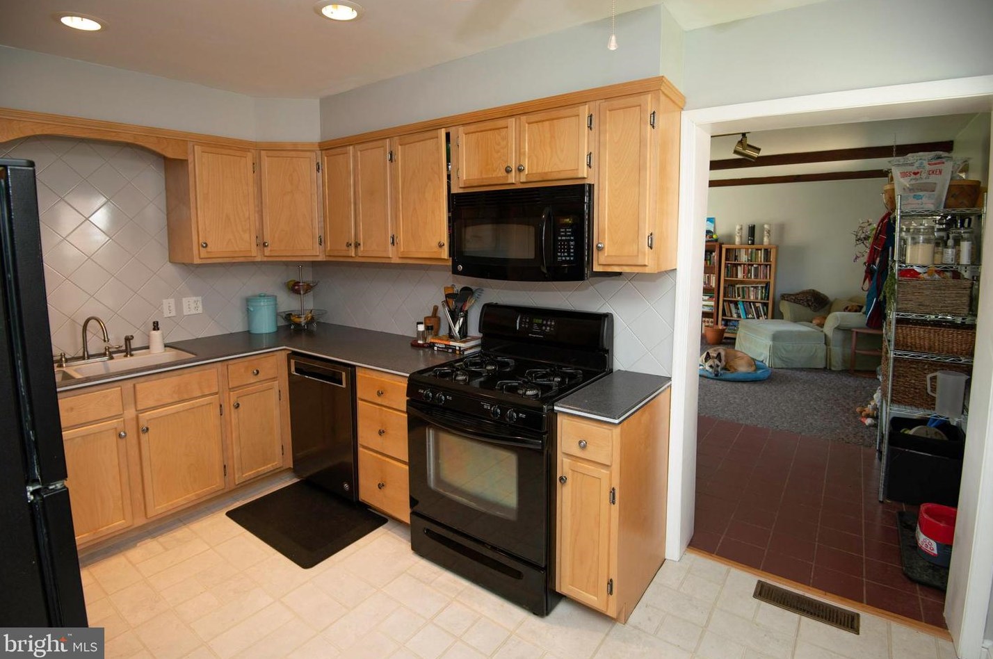 530 Dorchester Ave, Reading PA  19609-2323 exterior