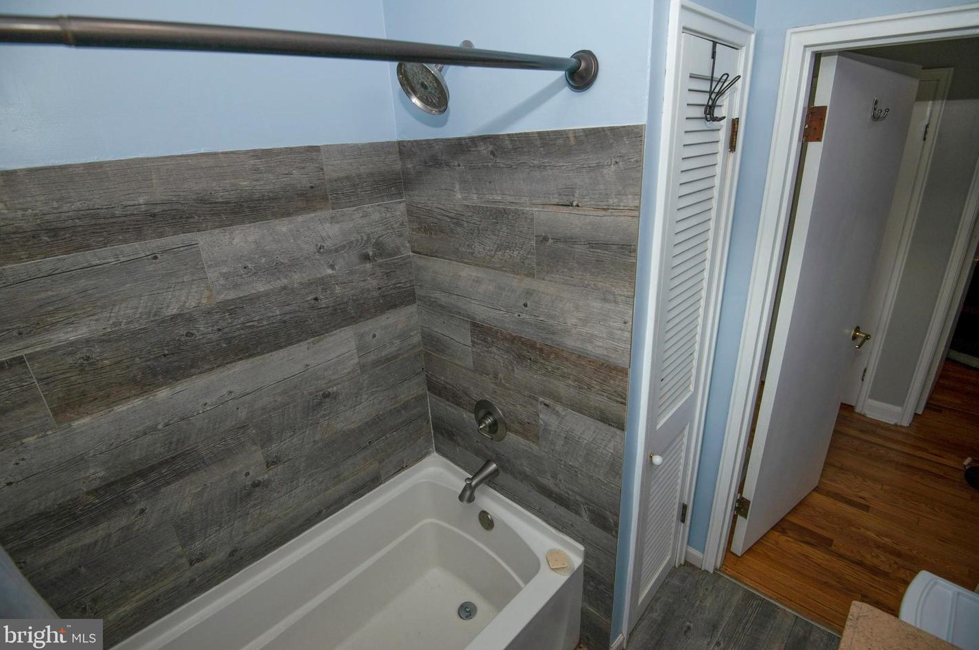 530 Dorchester Ave, Reading PA  19609-2323 exterior