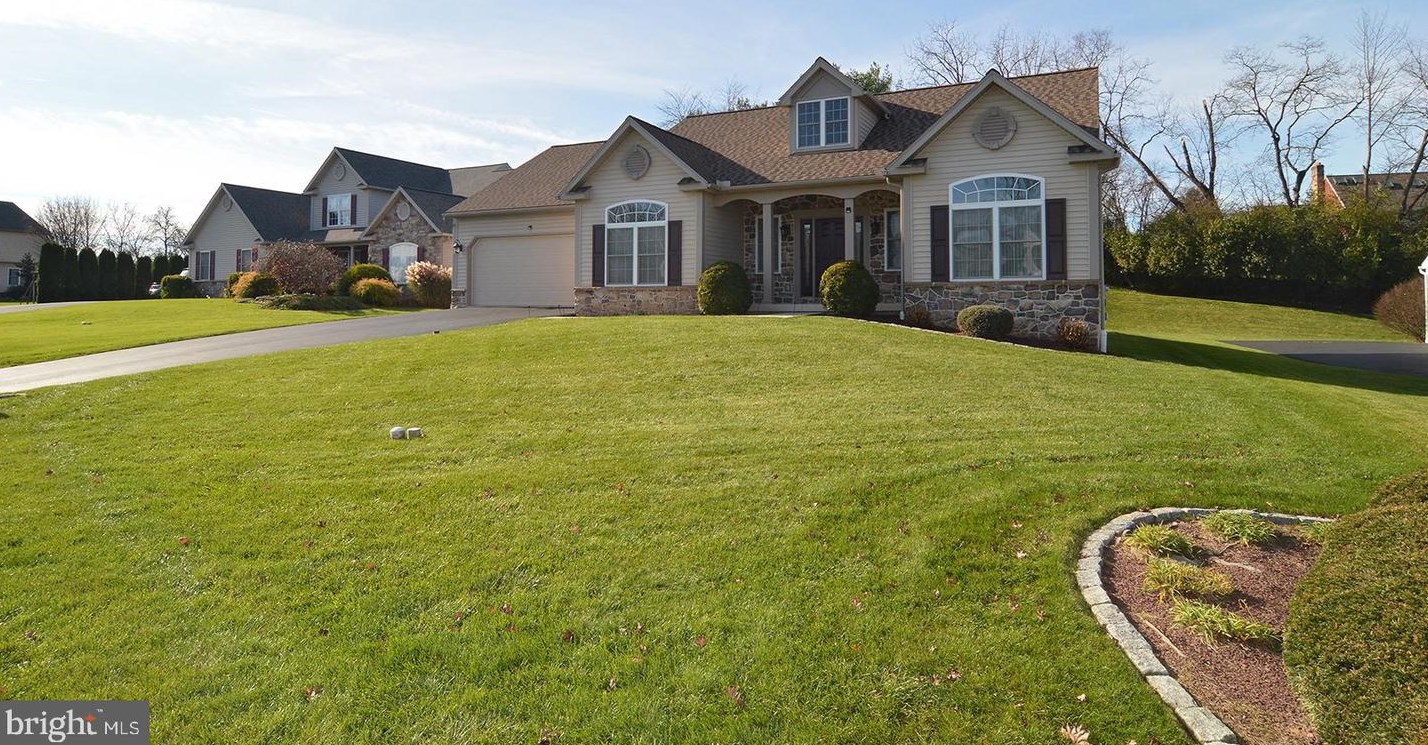 10 Lady Diana Dr, Reading, PA 19605-1190