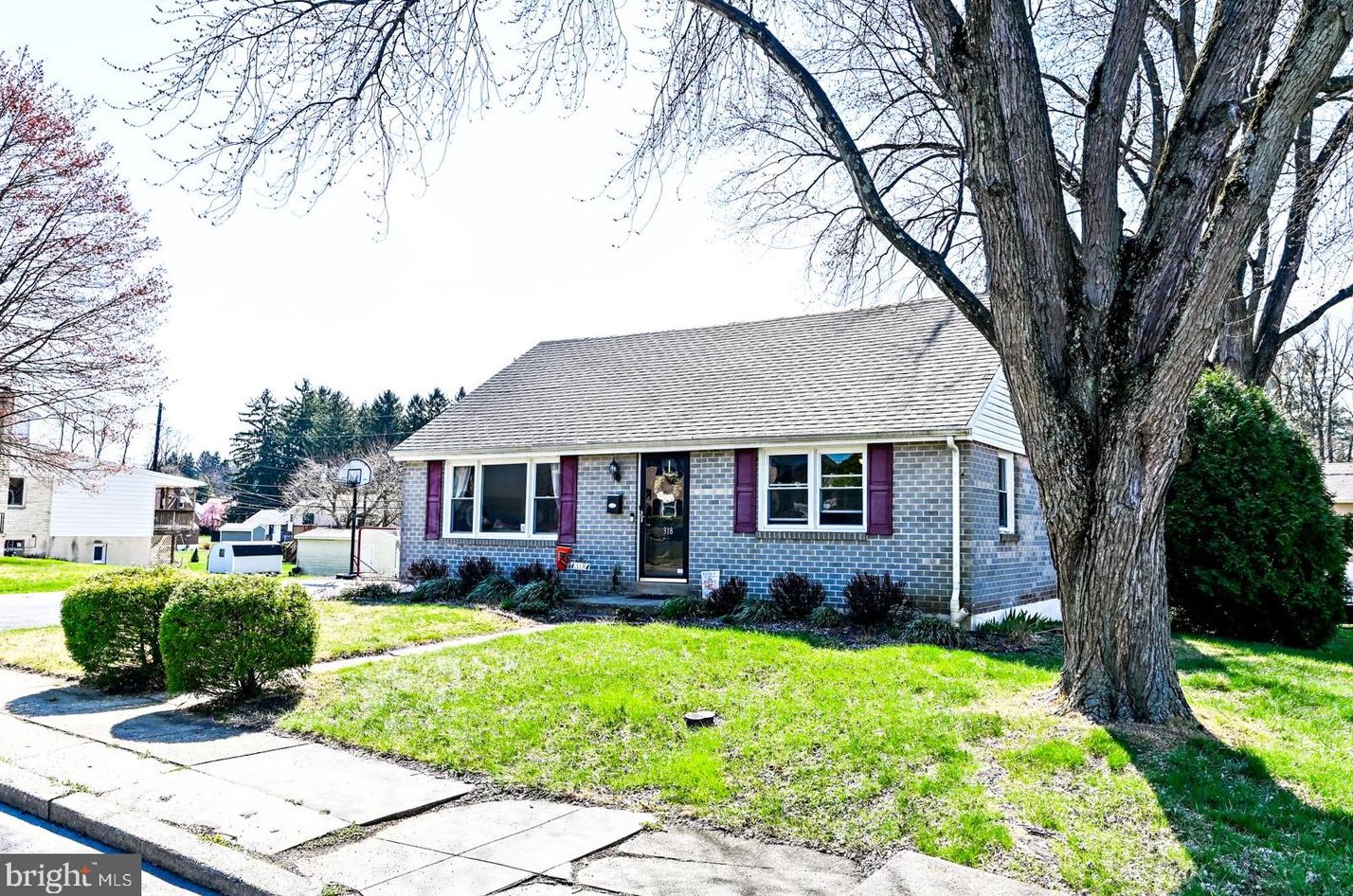 318 Morrison Rd, Reading, PA 19601-1161