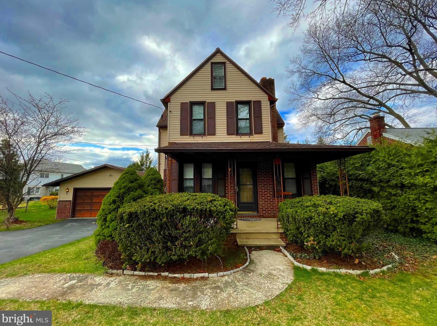 305 Mckinley Ave, Reading, PA 19605-2120