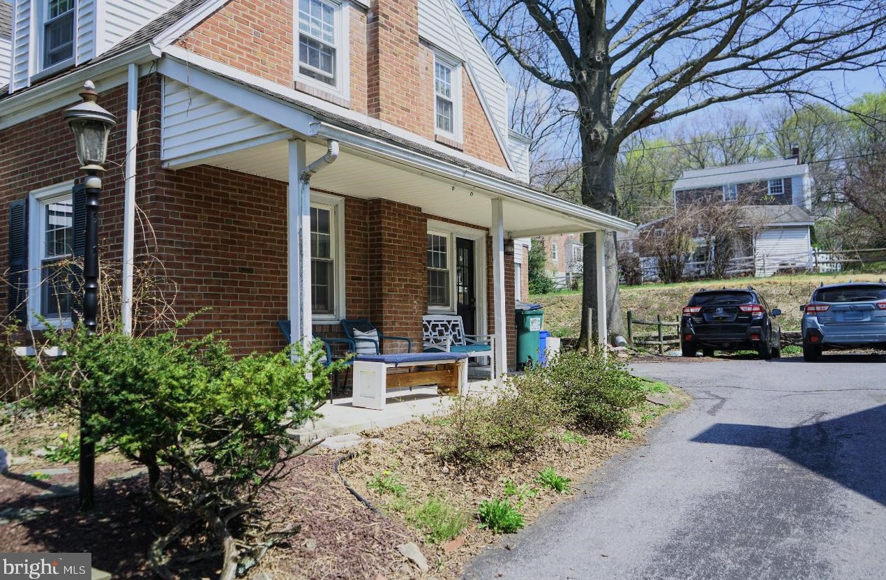 13 Beechwood Dr, Reading, PA 19606-3133